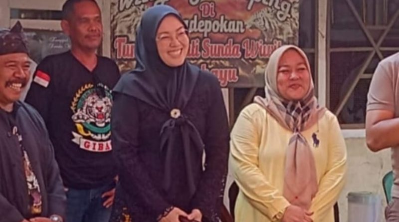 Calon Bupati Purwakarta Dan Wakil Bupati Anne Ratna Mustika Dan H, Budi Hermawan Silaturahmi ke Padepokan Tunggul Djati Sunda Wiwitan Sekalian Sapa Warga Bungursari