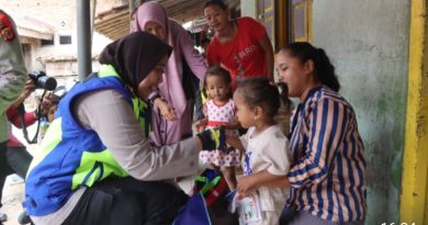 Kapolresta Cirebon Pimpin Patroli Roda Dua Berikan Bantuan kepada Anak Asuh Stunting