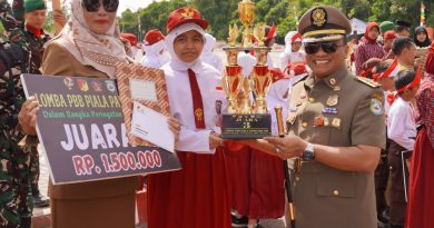 Piala Dan Piagam Diserahkan kepada Juara Lomba PBB HUT Ke-79 TNI Di Morowali