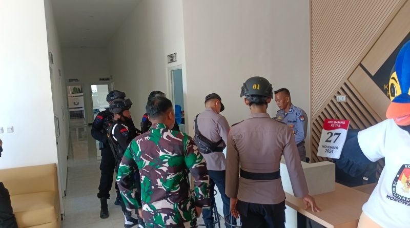 Sinergi TNI-Polri, Kodim1311/Morowali  Dan Polres Morowali  Lakukan Pengamanan  Di KPU Morowali