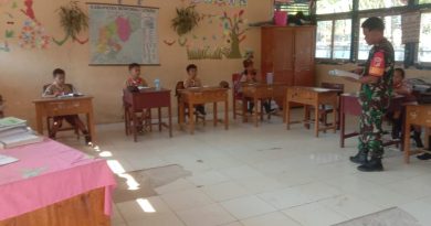 Babinsa Kodim 1311/Mrw Ajak Siswa/i SDN Di Morowali Utara  Belajar Matematika Dengan Metode Gasing