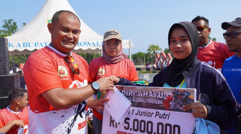Memeriahkan HUT TNI Ke-79 Letkol Inf Alzaki  Bagikan Doorprize
