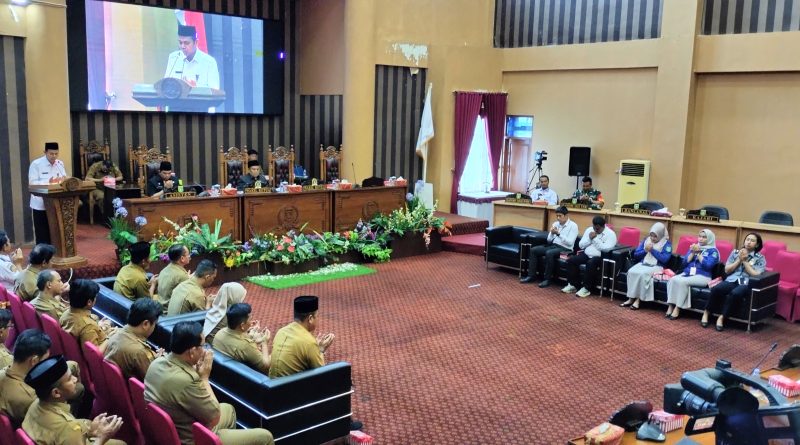 DPRD Tanah Bumbu Gelar Rapat Paripurna, Fraksi-Fraksi Sampaikan Pandangan Umum Terhadap Raperda Perubahan Susunan Perangkat Daerah