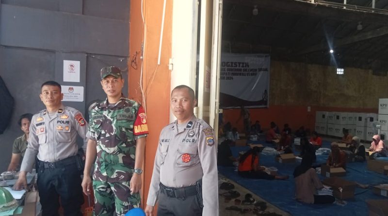 Babinsa Lakukan Pengamanan Di Kantor KPU Dan Gudang Logistik Morowali Utara