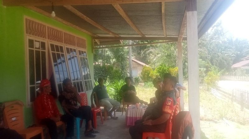 Monitoring Wilayah Binaan Serda Yoksan Nawule  Lakukan Komsos Dengan Masyarakat