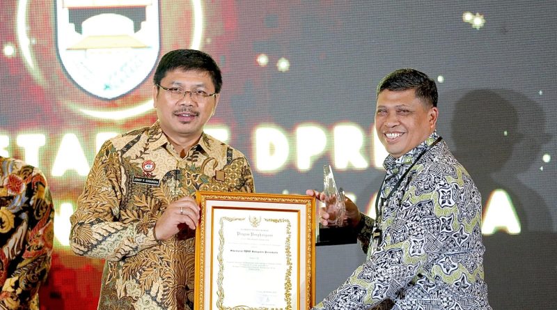 Sekretariat DPRD Purwakarta Menerima Penghargaan JDIH dari Kemenkum RI*