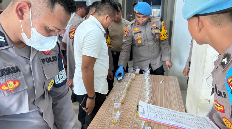 PJU Dan Perwira Polres Morowali Ikuti Pemeriksaan Tes Urine