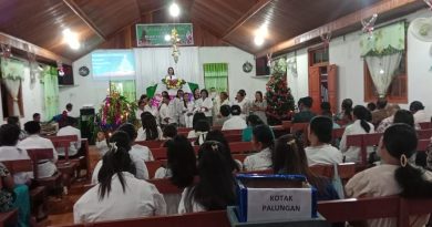 Serma Ramli Bersama Anggota Linmas Amankan Natal Persekutuan Perempuan di Gereja Bukit Sion