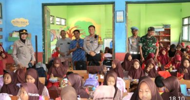 Polresta Cirebon Berikan Makan Bergizi Gratis kepada Siswa Sekolah