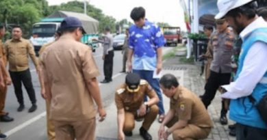 Pj Bupati Cirebon Tinjau Saluran Air Dan Kabel Listrik Di Desa Kedawung