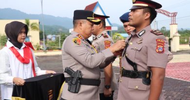 Sertijab Kapolsek Wita Ponda Berlangsung Di Halaman Mako Polres Morowali