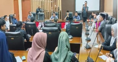 Ketua DPRD Tanah Bumbu Menerima Kunjungan DPRD Banjarbaru,Bahas Pendidikan, Kesehatan, dan Produk Halal