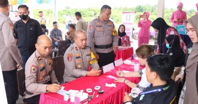 Dalam Rangka Memperingati HUT ke-5 Polres Morowali Bagikan Sembako Kepada Masyarakat Dan Pondok Pesantren