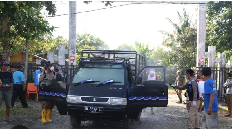 Cegah PMK, Disnakeswan Tala Lakukan Disinfeksi di Pasar Hewan Sarang Halang