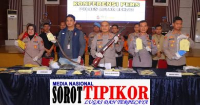 Kapolres Metro Bekasi Pimpin Konferensi Pers Kasus Pengeroyokan yang Mengguncang Babelan