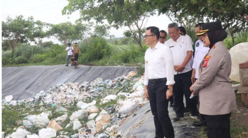 Pj Bupati Cirebon Tinjau TPAS Kubangdeleg, Komitmen Perbaikan Pengelolaan Sampah