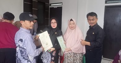 Pemdes Babakan Jaya Bagikan 140 Sertifikat PTSL, Warga Sambut dengan Antusias