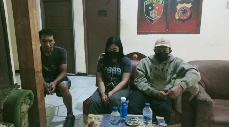 Patroli Gabungan di Parung Panjang: Polisi Amankan Pemilik Rumah yang Diduga Jadi Tempat Transaksi MiChat