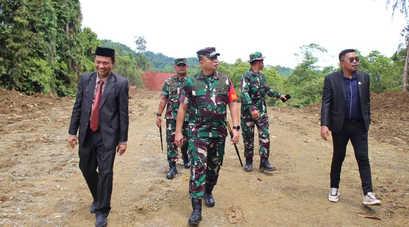 Danrem 132/Tadulako Bersama Dandim 1311/Morowali  Tinjau Lokasi  Pembukaan Jalan 9,6 Kilometer