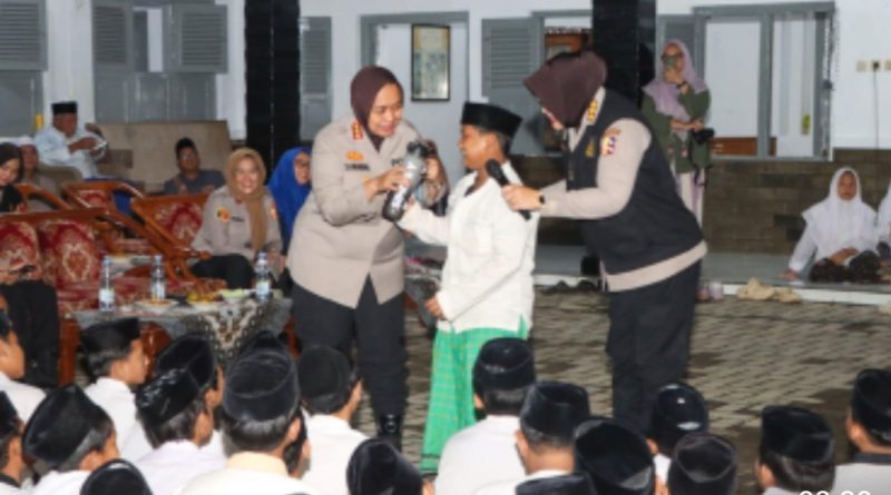 Kapolresta Cirebon Bersama Dirtipid PPA – PPO Bareskrim Polri Gelar Ceramah Kamtibmas Dan Sosialisasi Hukum Di Pondok Pesantren Kempek Aisyah