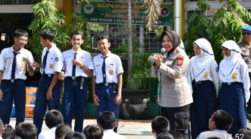 Beri Edukasi Hukum di Kalangan Pelajar, Polresta Cirebon Gelar Police Goes To School di SMP Negeri 1 Plumbon