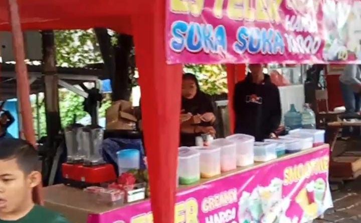 Pusat Takjil Bangbarung Bogor Ramai Dikunjungi Warga, Mi Glosor Jadi Incaran