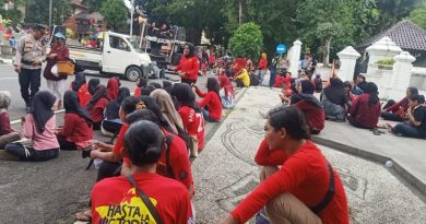 Ribuan Buruh Demo PT Yihong Minta Stop PHK Sepihak