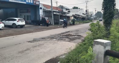 Kota Cirebon Masih Banyak Lobang Membahayakan Pengguna Jalan