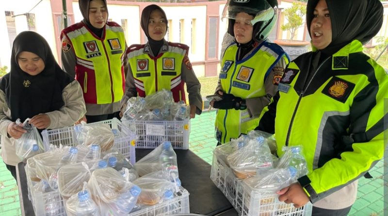 Polresta Cirebon Gelar Patroli Ngabuburit Sambil Berbagi Kepada Sesama