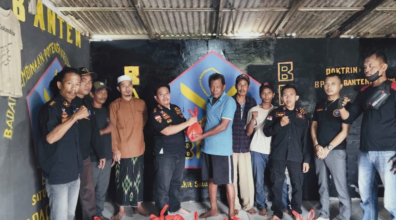 Ormas BPPKB Banten DPAC Parung Panjang Bagikan Zakat Fitrah kepada Janda Jompo