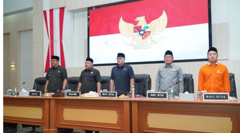 DPRD Kabupaten Sukabumi Gelar Rapat Paripurna ke-12, Bupati Sampaikan Jawaban atas Pandangan Umum Fraksi DPRD Terkait Raperda Pajak dan Retribusi Daerah