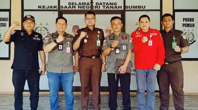 Panas! Kejati Kalsel Didesak Usut Dugaan Korupsi Dana Hibah Pilkada Rp32,4 Miliar KPU Tanbu: WRC PAN RI Kalsel Akan Kawal Sampai Tuntas