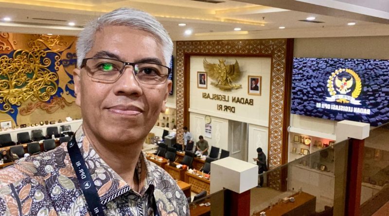 Saat Negara Harus Memilih: Kapitalisme atau Koperasi?”