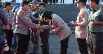 Kapolri Kunjungi Buntet Pesantren, Minta Doa Kiai untuk Keutuhan NKRI