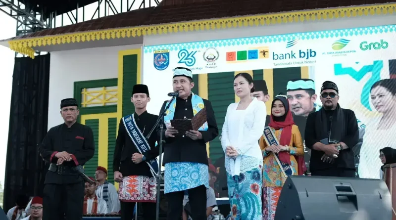 Hadiri Lebaran Depok 2025, Chandra Rahmansyah Disambut Tradisi Rebut Dandang dan Palang Pintu