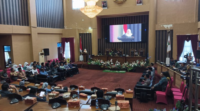 Pandangan Fraksi Pada Rapat Paripurna DPRD Tanah Bumbu Terkait Raperda Lingkungan dan Bangunan Gedung 