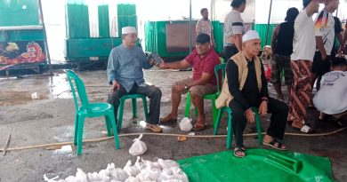 BKM Al-munawwar Ternate melakukan korban sebanyak 17 Ekor Hewan yang dibagikan ke masyarakat melalui kupon.