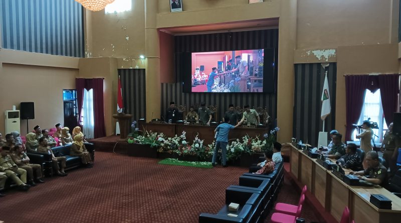Rapat Paripurna DPRD Tanah Tanah Bumbu Dalam Rangka Penyampaian Laporan Pertanggung Jawaban (LPJ) APBD 2024