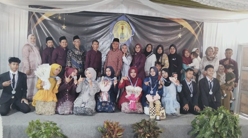 SMP 1 Nurul Palah Cibunar Lepas Siswa/i Angkatan 2024-2025