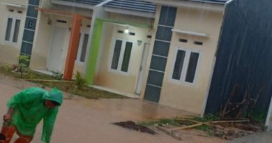 Warga Pesona Kahuripan 10 Kecamatan Cileungsi Protes Pengembang Hujan Sebentar Banjir