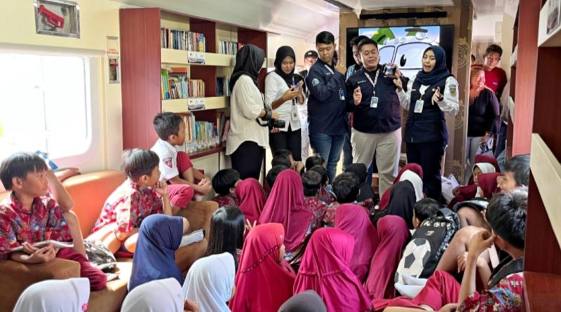 KAI Ajak Siswa Sekolah Belajar di Dalam Rail Library