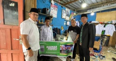 BAZNAS Tanah Bumbu Serahkan Bantuan Mesin Jahit: Menjahit Harapan, Menebar Kesejahteraan