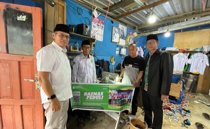BAZNAS Tanah Bumbu Serahkan Bantuan Mesin Jahit: Menjahit Harapan, Menebar Kesejahteraan