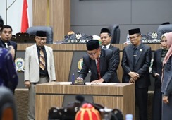 Rapat Paripurna Ke -12, Sekretaris Daerah Morowali  Sampaikan Usulan Lima Ranperda Dan Rancangan Perubahan APBD 2025