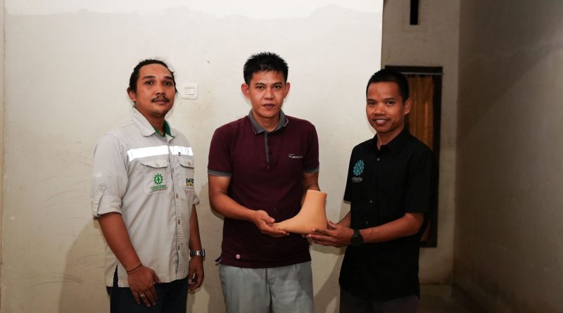 PT IMIP Berikan Bantuan Kaki Palsu  Penyandang Disabilitas
