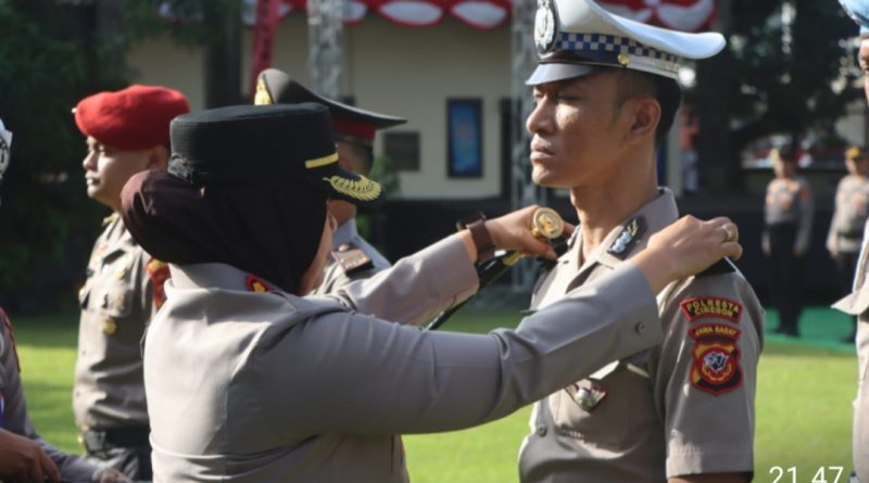 Kapolresta Cirebon Pimpin Upacara Korps Rapot Kenaikan Pangkat Periode Juli 2025
