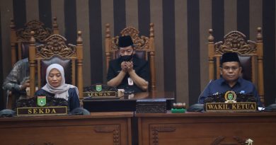 Rapat Paripurna DPRD: Pemkab Tanah Bumbu Jawab Pandangan Fraksi, Tegaskan Komitmen Menuju Pembangunan Berkelanjutan