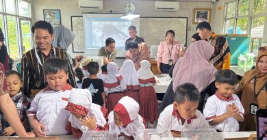 Outing Class TK/KB Al Hijaz dan TK Cahaya Mulia: Mengenal Sumber Penyakit Melalui Pengalaman Langsung di Laboratorium Kesehatan Tanah Bumbu