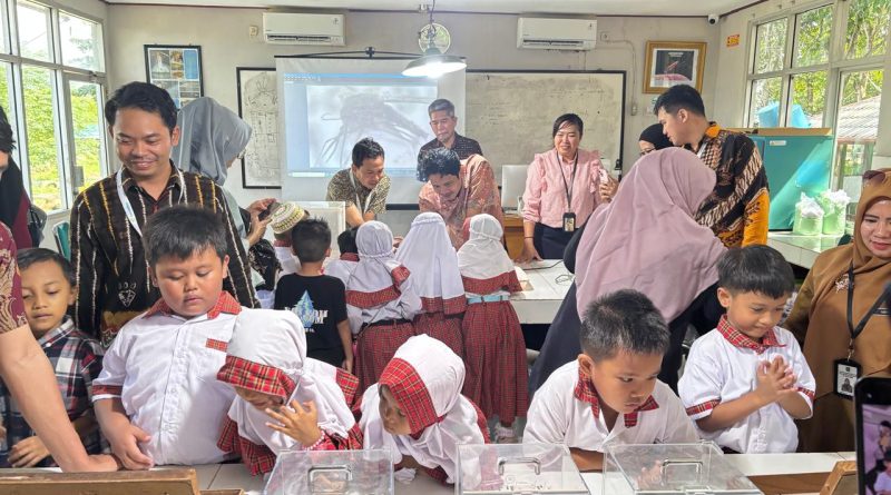 Outing Class TK/KB Al Hijaz dan TK Cahaya Mulia: Mengenal Sumber Penyakit Melalui Pengalaman Langsung di Laboratorium Kesehatan Tanah Bumbu
