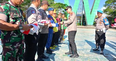 Semarak HUT ke-80 RI, Polres Tanah Bumbu dan Jajaran Polsek Serentak Bagikan 1.000 Bendera Merah Putih